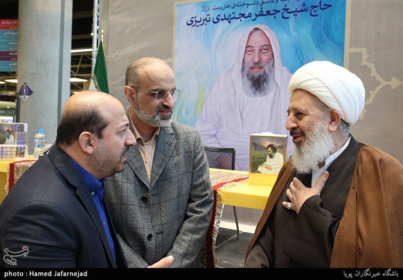 رونمایی کتاب لاله ای از ملکوت