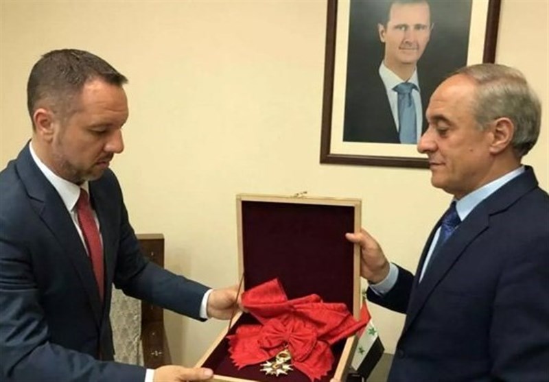 بازتاب پس دادن نشان شوالیه فرانسه توسط بشار اسد در رسانه‌های پاکستانی +تصاویر