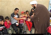 پخش شربت و اطعام غذا در روز ولادت امام زمان حضرت مهدی(عج) توسط گروه جهادی هادیان سعادت