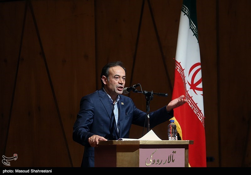 رونمایی از دومین کتاب مد و لباس ایران