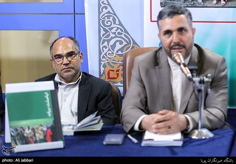 آیین رونمایی کتاب عکاسان جنگ اباصلت بیات