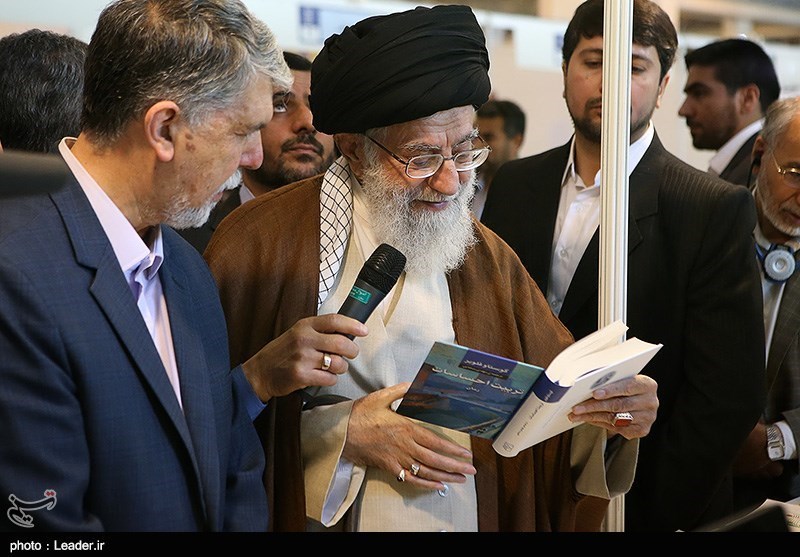 بازدید رهبر معظم انقلاب از نمایشگاه کتاب تهران