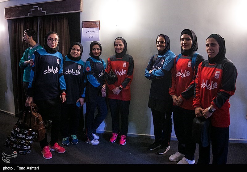 Iranian Officials See Off Members of Team Melli