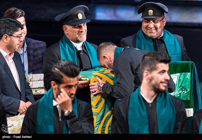 Iranian Officials See Off Members of Team Melli