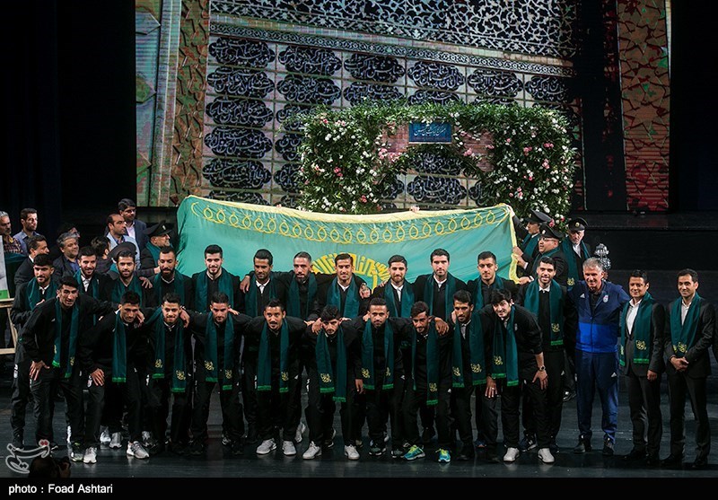 Iranian Officials See Off Members of Team Melli