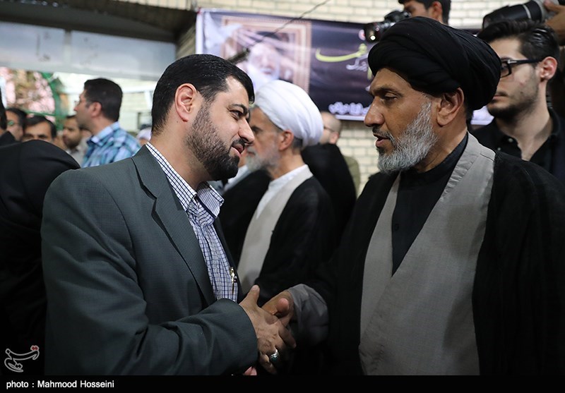 محمدمهدی دانی رئیس هیئت مدیره انجمن صنفی خبرنگاران و روزنامه‌نگاران ایران در مراسم ترحیم مرحوم حجت الاسلام سیدمهدی طباطبایی