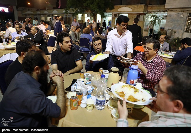 افطاری انجمن عکاسان انقلاب و دفاع مقدس