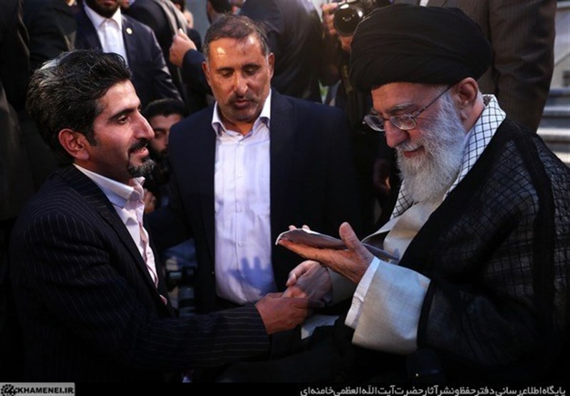 دیدار شاعران با رهبر انقلاب