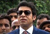 اولین وزیر دوتابعیتی کابینه عمران خان در یک قدمی عزل