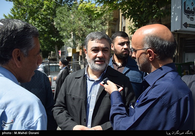 سردار اشتری فرمانده نیروی انتظامی در مراسم تشییع حجت‌الاسلام و المسلمین سیدعلی‌اکبر حسینی استاد اخلاق مشهور برنامه اخلاق در خانواده 