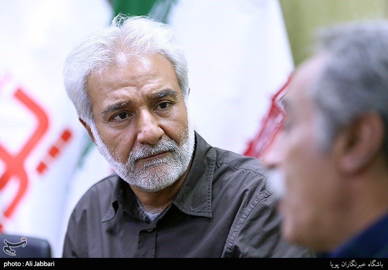 داود منفرد در مراسم تجلیل از هنرمندان برنامه رادیویی صبح جمعه با شما در باشگاه خبرنگاران پویا خبرگزاری تسنیم