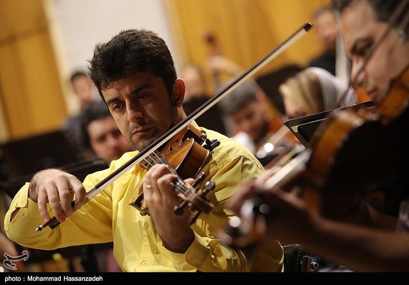 تمرین ارکستر سمفونیک تهران به رهبری بابک کاظمی
