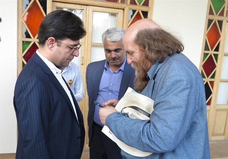 مراسم افتتاح نمایشگاه «فصل سفر» در موزه گرافیک ایران / سیداحمد محیط طباطبایی- هادی مظفری