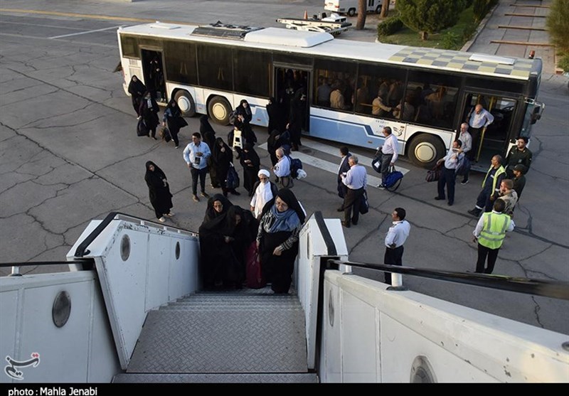 اعزام زائران حج تمتع 98 آغاز شد