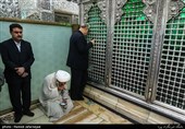 غبار روبی ضریح مطهر حضرت عبدالعظیم حسنی (ع)