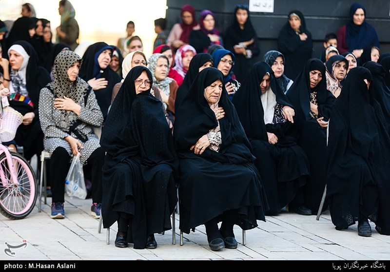 اهتزاز پرچم گنبد امام حسین(ع) بر فراز مراز شهدای گمنام