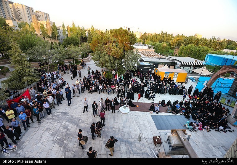 اهتزاز پرچم گنبد امام حسین(ع) بر فراز مراز شهدای گمنام