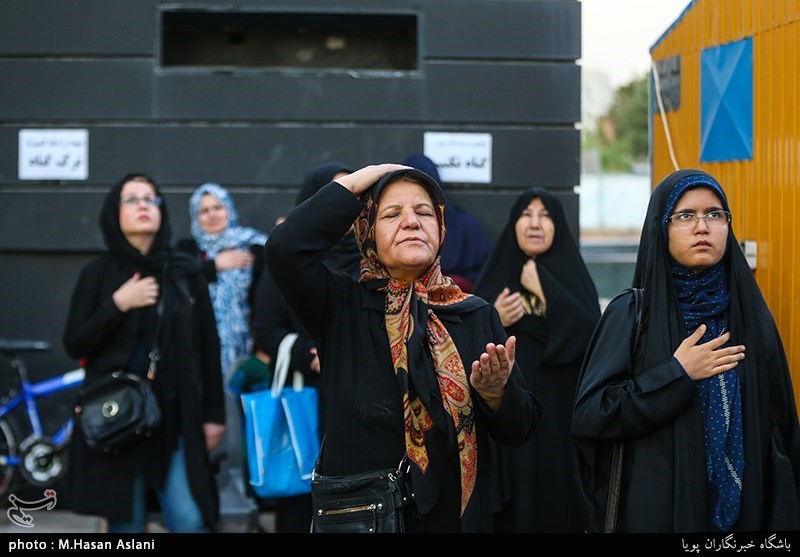 اهتزاز پرچم گنبد امام حسین(ع) بر فراز مراز شهدای گمنام