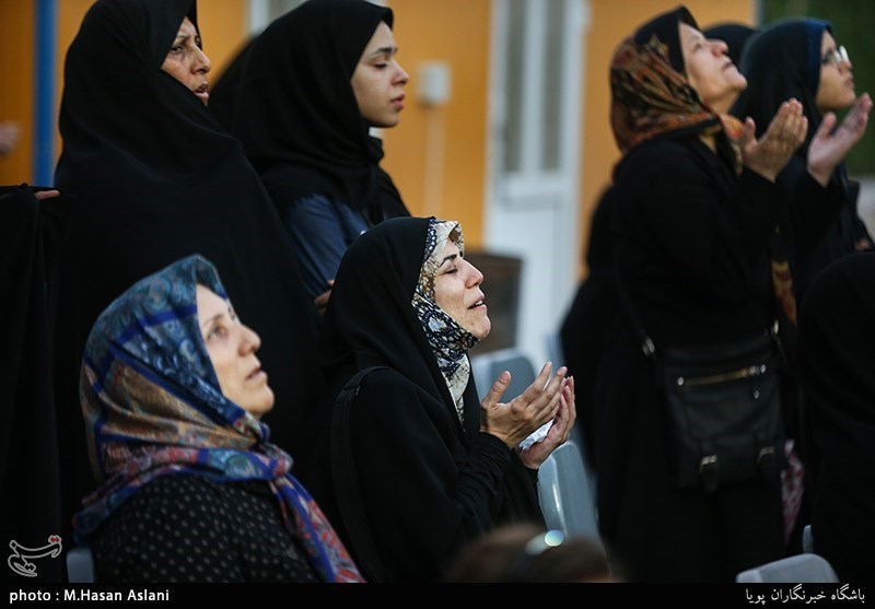 اهتزاز پرچم گنبد امام حسین(ع) بر فراز مراز شهدای گمنام