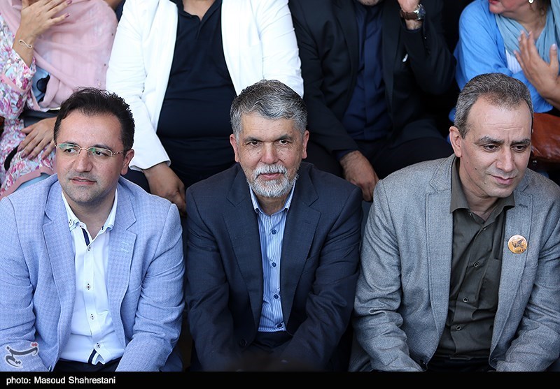 شادپیمایی عروسک‌ها در بوستان آب و آتش
