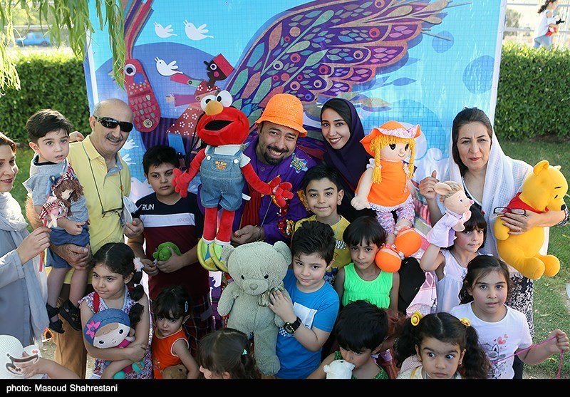 شادپیمایی عروسک‌ها در بوستان آب و آتش
