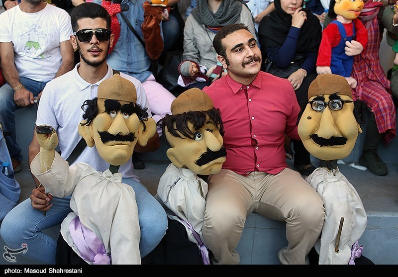 شادپیمایی عروسک‌ها در بوستان آب و آتش