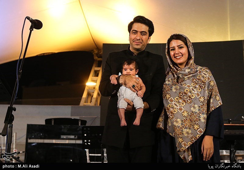 کنسرت خیابانی محمد معتمدی در بوستان آب و آتش