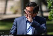 همتی: دولت و بانک مرکزی بر بازار ارز مسلط‌ هستند