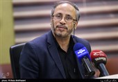 خود را بی‌نیاز از نظریه‌های ادبی جهان می‌دانیم