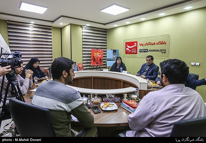 رونمایی از کتاب امدادگر کجایی و مخابرات