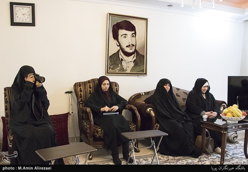 دیدار جامعه قرآنی با خانواده شهید کاوه