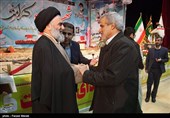 مجید قلی زاده مدیرعامل خبرگزاری تسنیم و آیت‌الله سیدمحمد حسینی‌شاهرودی نماینده ولی فقیه در استان کردستان در یادواره شهدای حادثه تروریستی مریوان 