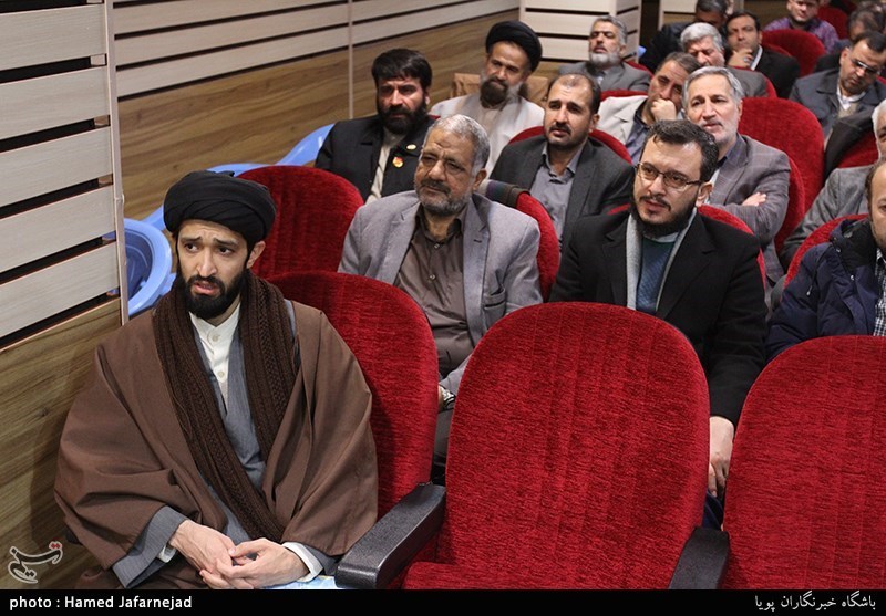 نشست هم اندیشی مدیران آستان قدس رضوی با رابطین مناطق و شهرستان های استان تهران