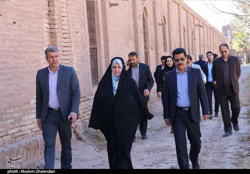 بازدید رئیس مرکز ملی فرش دستباف ایران از بنای تاریخی شرکت فرش کرمان به‌روایت تصویر