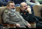 سردار احمد وحیدی عضو مجمع تشخیص مصلحت نظام و سرلشکر حسن فیروزآبادی در همایش ملی معماری دفاعی امنیتی نظام اسلامی