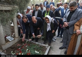 عطرافشانی و گلباران مزار شهدای ادیان توحیدی با حضور خانواده معظم شهدای ارمنی، کلیمی، زرتشتی و آشوری در آرامستان زرتشتیان تهران