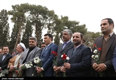 عطرافشانی و گلباران مزار شهدای ادیان توحیدی با حضور خانواده معظم شهدای ارمنی، کلیمی، زرتشتی و آشوری در آرامستان زرتشتیان تهران