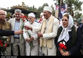 عطرافشانی و گلباران مزار شهدای ادیان توحیدی با حضور خانواده معظم شهدای ارمنی، کلیمی، زرتشتی و آشوری در آرامستان زرتشتیان تهران