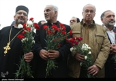عطرافشانی و گلباران مزار شهدای ادیان توحیدی با حضور خانواده معظم شهدای ارمنی، کلیمی، زرتشتی و آشوری در آرامستان زرتشتیان تهران