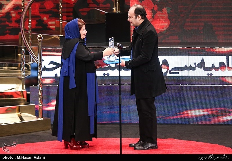 اهداء سیمرغ بلورین بهترین موسیقی متن سی‌وهفتمین جشنواره فیلم فجر به امین هنرمند برای فیلم «قصر شیرین»