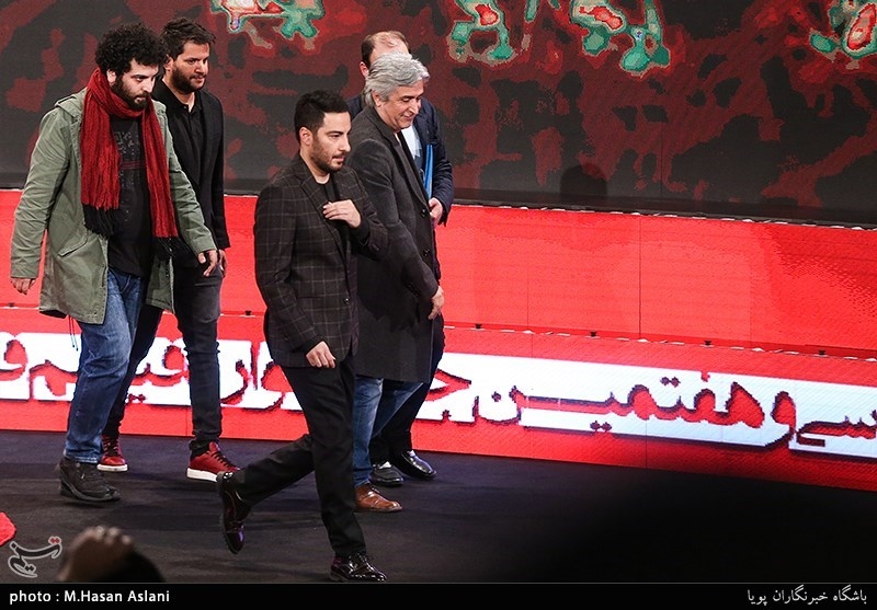 عوامل فیلم «متری شش و نیم» در مراسم اختتامیه سی‌وهفتمین جشنواره فیلم فجر
