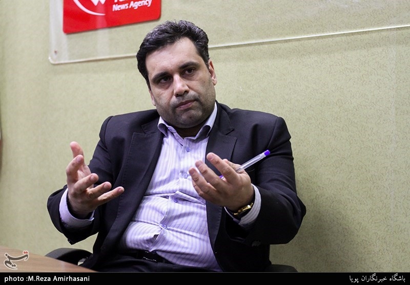 همایون دارابی کارشناس بازار سرمایه در نشست بررسی عرضه نفت در بورس انرژی