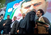 تجلیل از خانواده شهدا با حضور حجت الاسلام سید محمد حسن ابوترابی فرد خطیب جمعه تهران در مراسم  یادواره شهدای مدافع حرم منطقه 14 دارالمومنین تهران