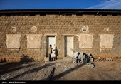 نفت سفید نام شهری است  در ۳۶ کیلومتری شهرستان هفتکل و ۵۵ کیلومتری اهواز در استان خوزستان. 