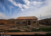 نفت سفید نام شهری است در 36 کیلومتری شهرستان هفتکل و 55 کیلومتری اهواز در استان خوزستان