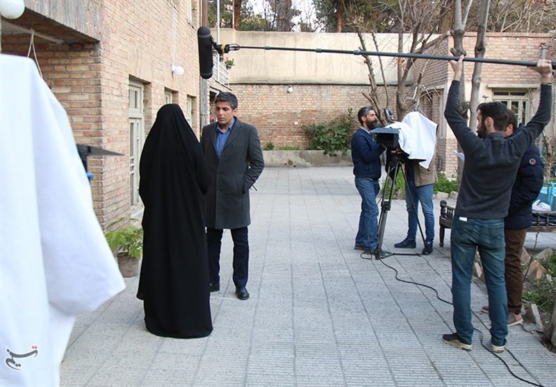 بر سر دو راهی