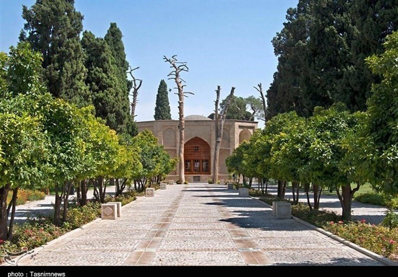 شب شعر شیراز با حضور شاعران ملی در باغ جهان‌نما برگزار می‌شود