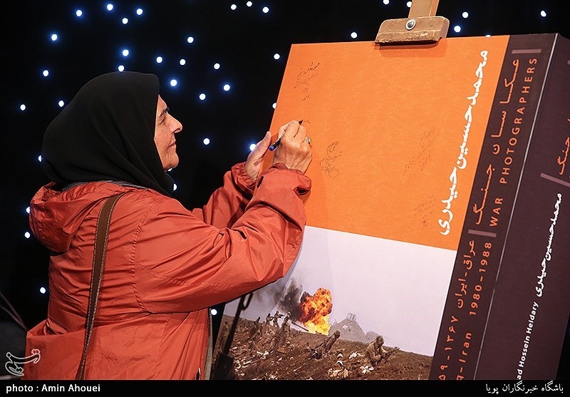 رونمایی کتاب مصور عکاسان جنگ