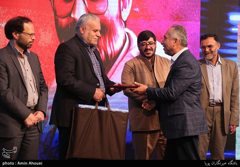 رونمایی کتاب مصور عکاسان جنگ