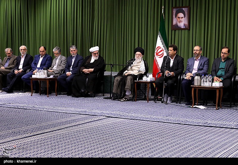 دیدار جمعی از شاعران و اهالی فرهنگ و ادب  با مقام معظم رهبری